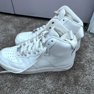 Men’s 7.5 Hightop Airforce Ones